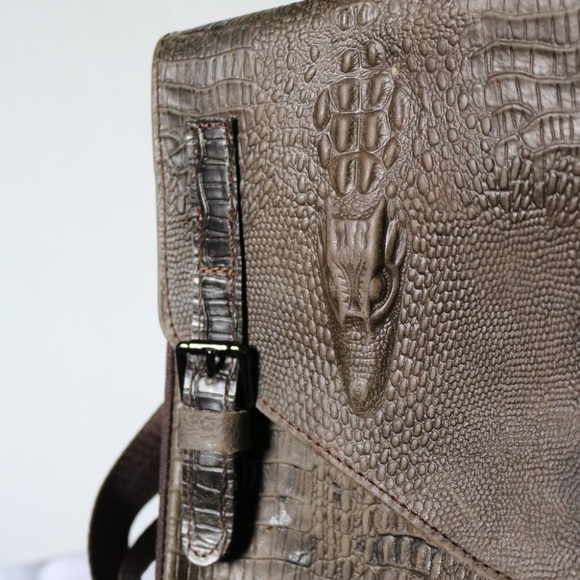 Small Messenger Bag Crossbody Purse Faux Croc Alligator Leather Brown Textured - Picture 10 of 11